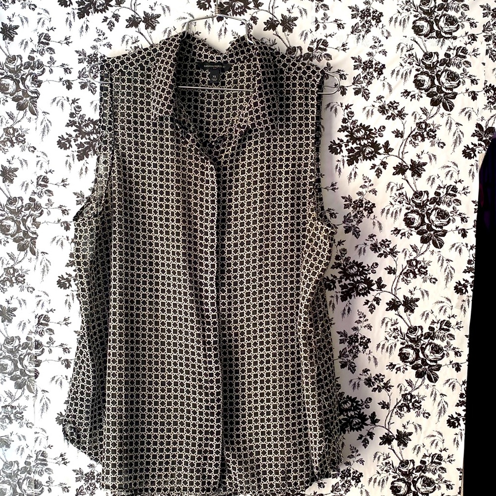 Banana Republic geometric covered-button top Size XL